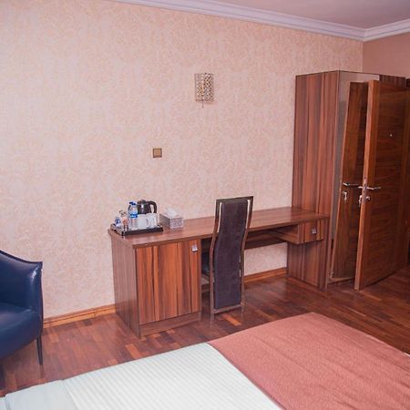 Mahogany Hotel And Suites Ibadan Bagian luar foto