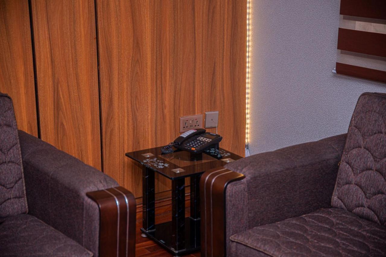 Mahogany Hotel And Suites Ibadan Bagian luar foto
