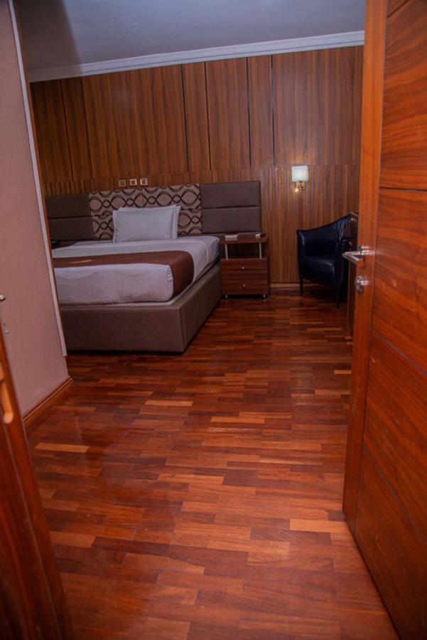 Mahogany Hotel And Suites Ibadan Bagian luar foto