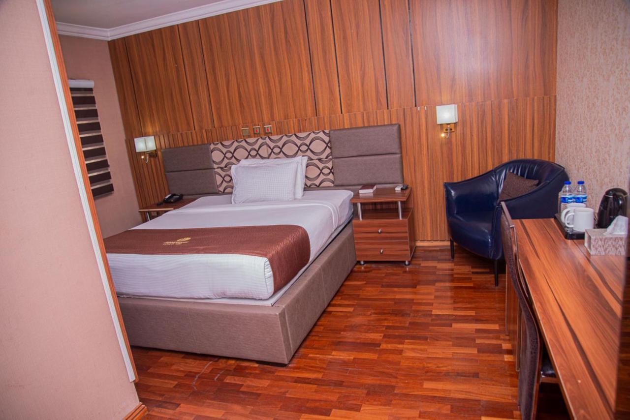 Mahogany Hotel And Suites Ibadan Bagian luar foto